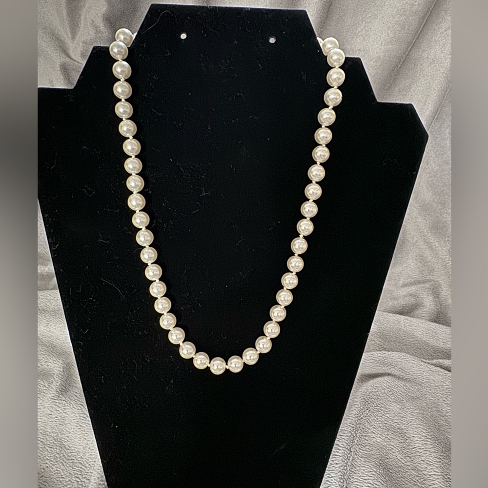 Elegant White Faux Pearl Necklace 17” long